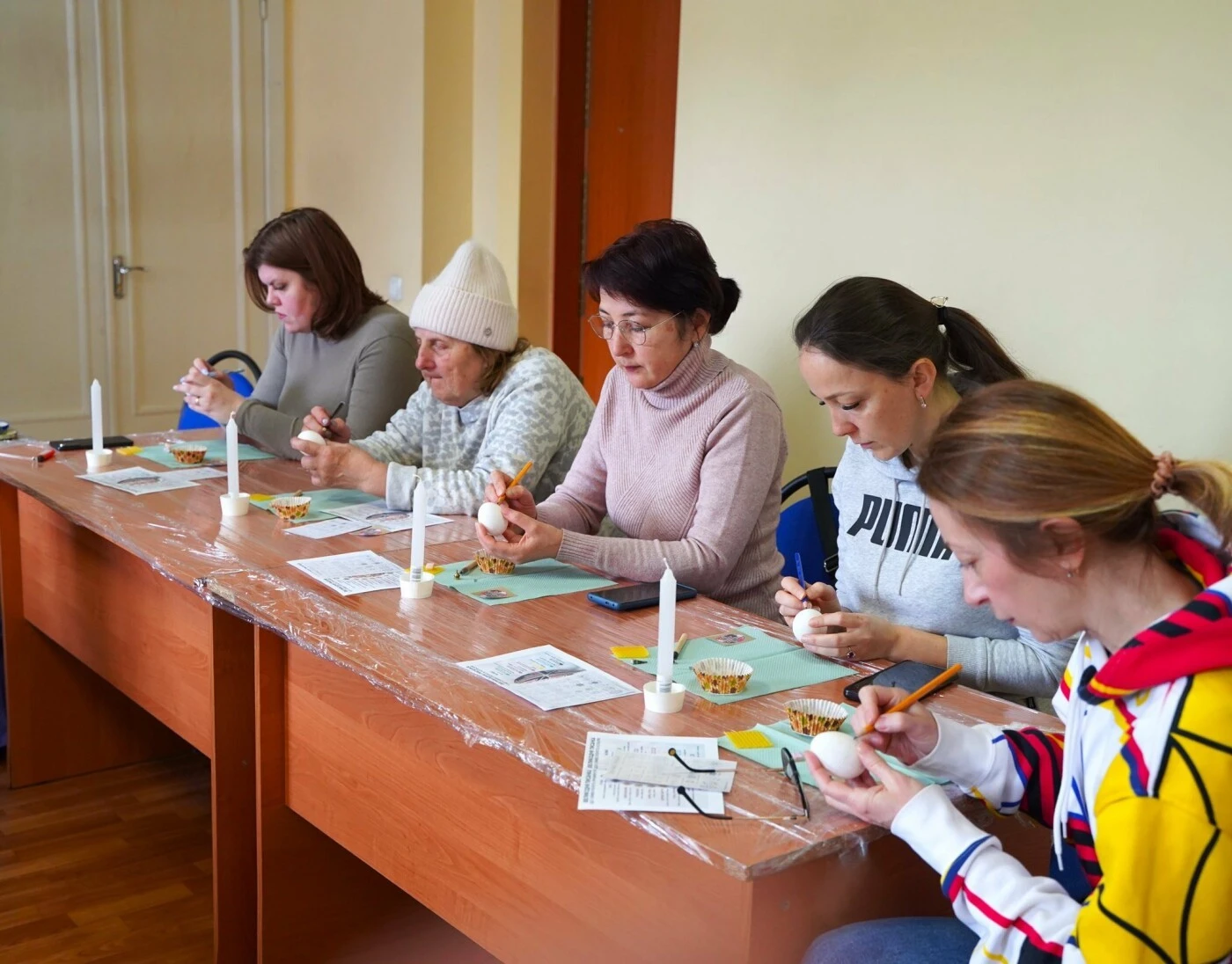 У Кривому Розі відродили стародавні традиції: як працює нова майстерня з писанкарства