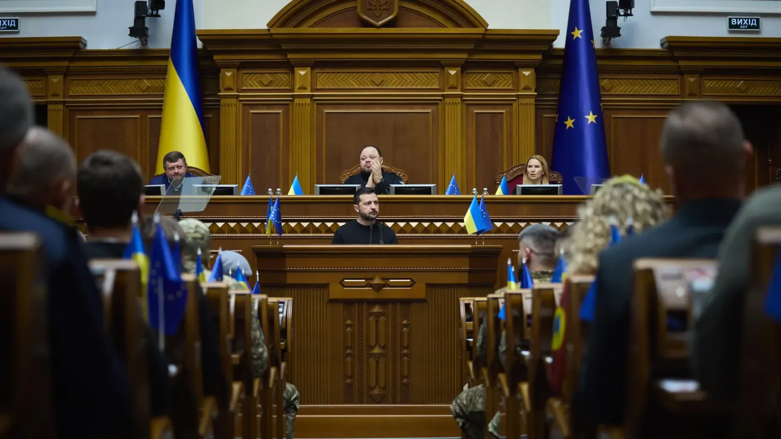 >Битва за бюджет: Зеленський закликає Раду терміново розблокувати міжнародну допомогу