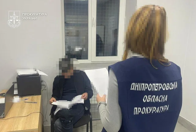 Фінал трирічної втечі: до України повернули підозрюваного в обмані волонтерів та військових