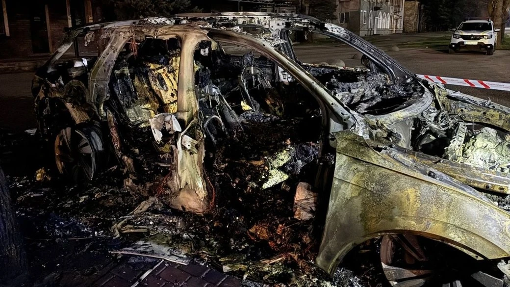 За вогняний напад на авто адвоката криворіжцю загрожує 10 років тюрми