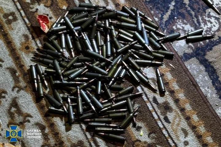Трофеї з передової та онлайн-торгівля мінами: на Дніпропетровщині викрили зброярів