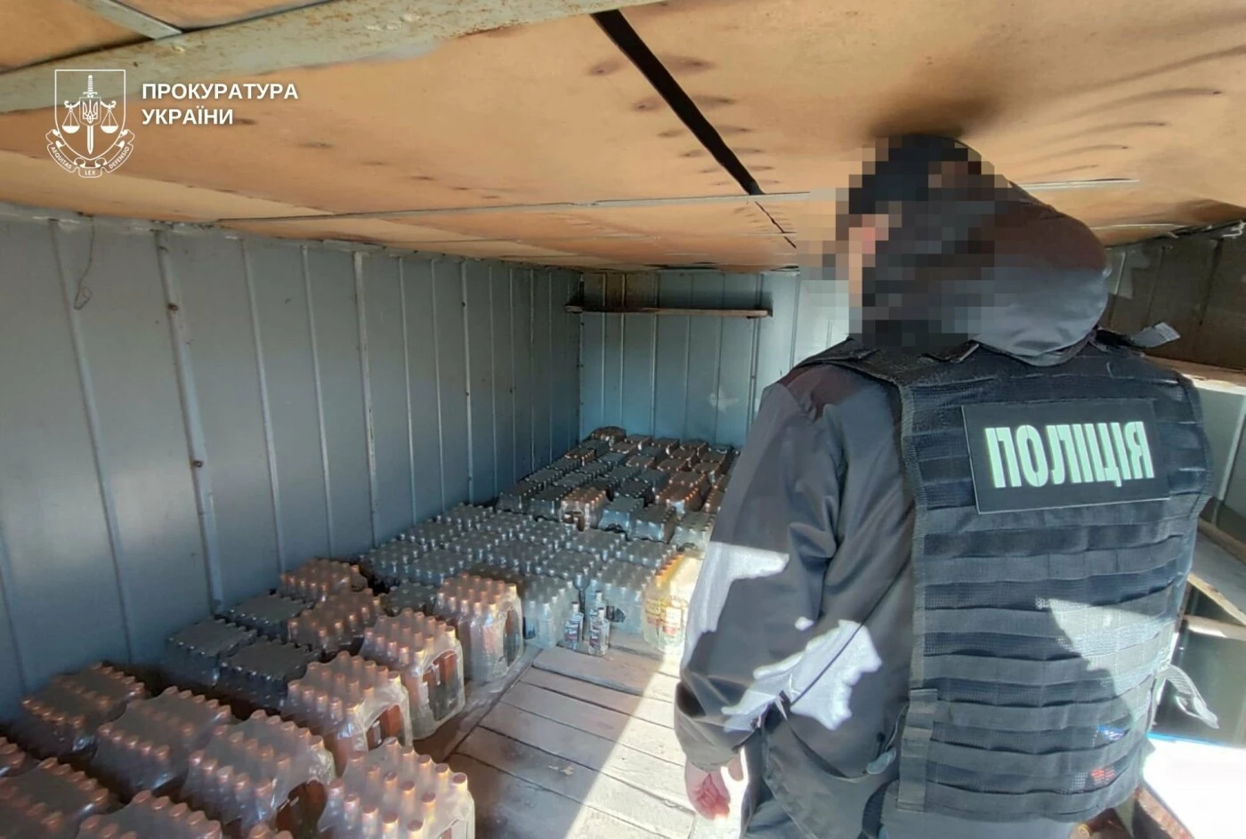 Масштабна мережа фальсифікату: на Дніпропетровщині вилучили контрафакт на 4 мільйони