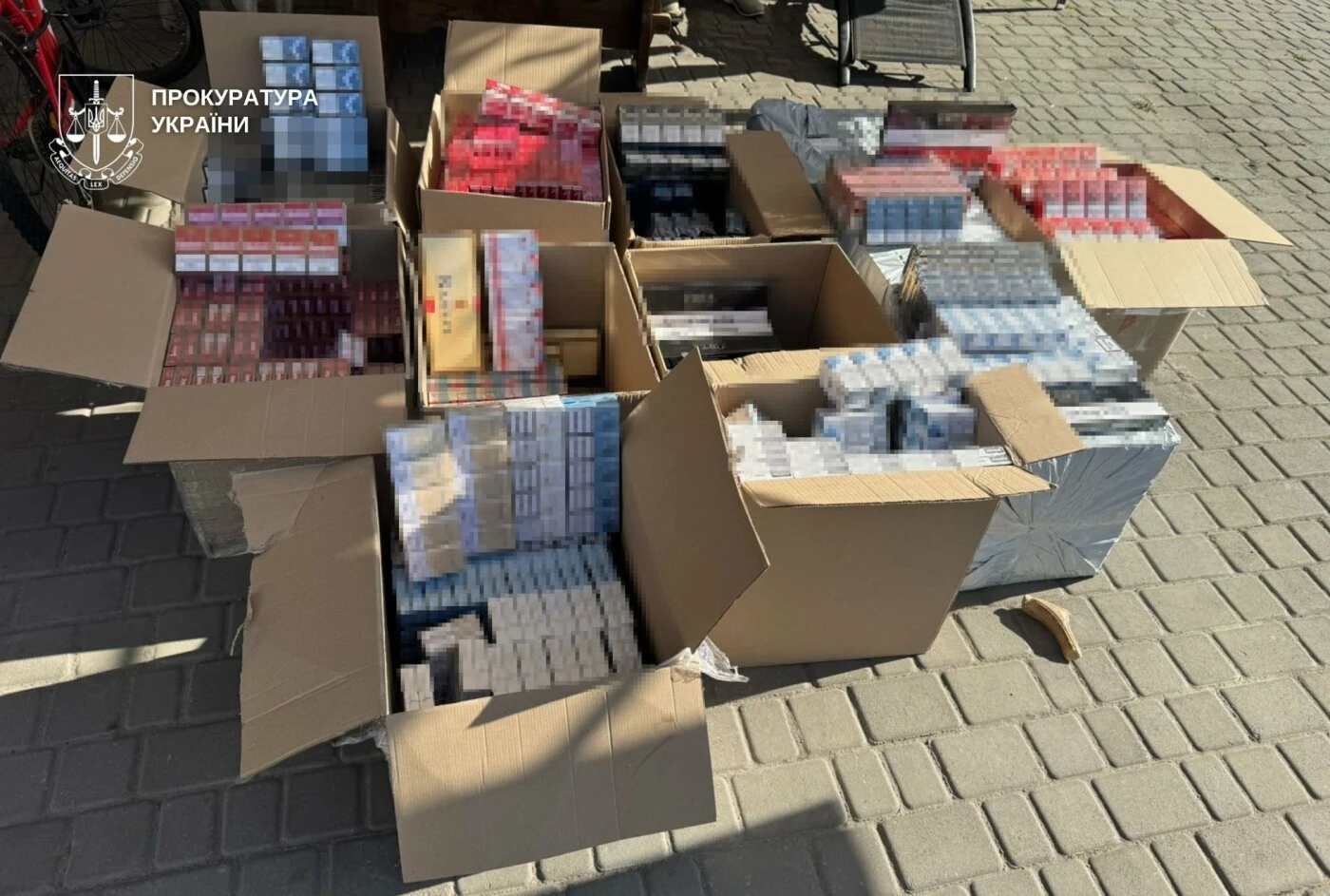 Масштабна мережа фальсифікату: на Дніпропетровщині вилучили контрафакт на 4 мільйони