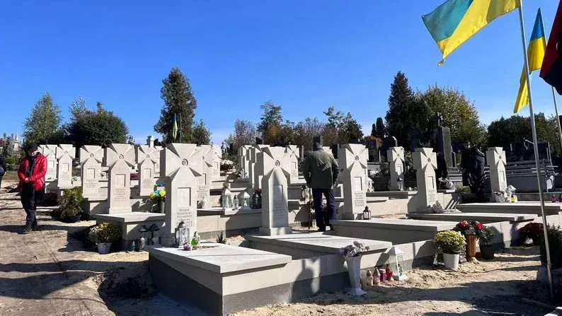 Вшанування пам’яті захисників: Зеленський затвердив закон про військові кладовища