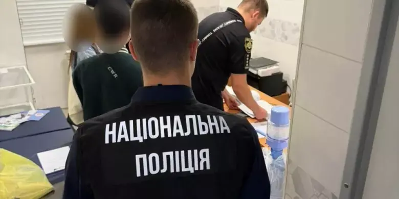 Понад 700 пігулок у кабінеті та вдома: у Дніпрі на збуті метадону затримали медика