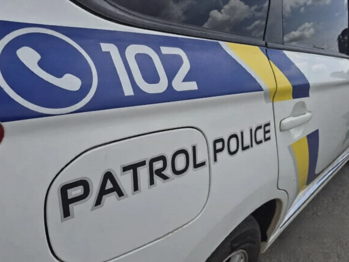 Рятівна операція: як криворізькі патрульні здолали опір собаки заради порятунку жінки
