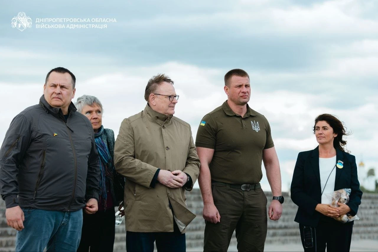 Німецькі партнери передали Дніпропетровщині заключну партію медичного транспорту