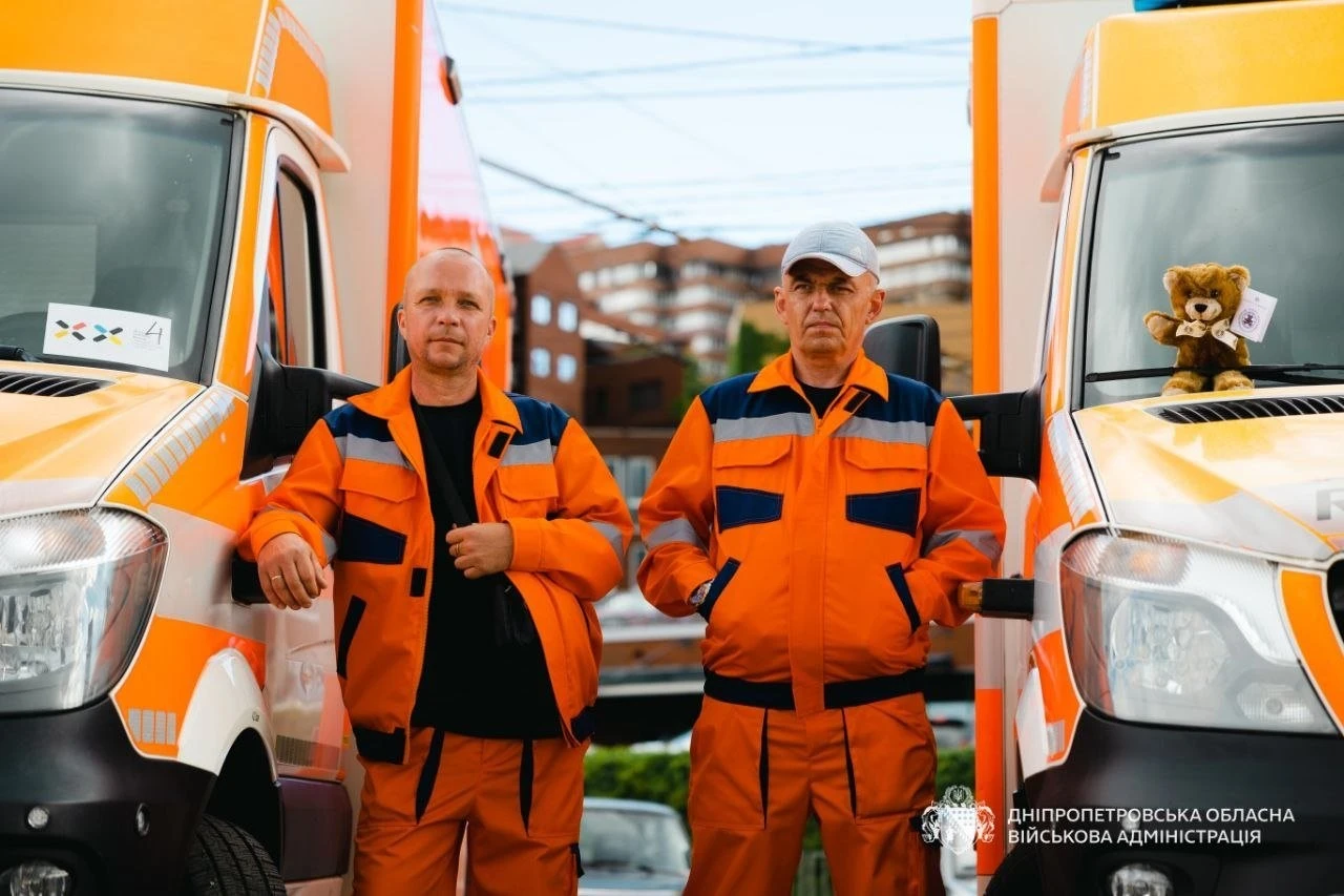 Німецькі партнери передали Дніпропетровщині заключну партію медичного транспорту