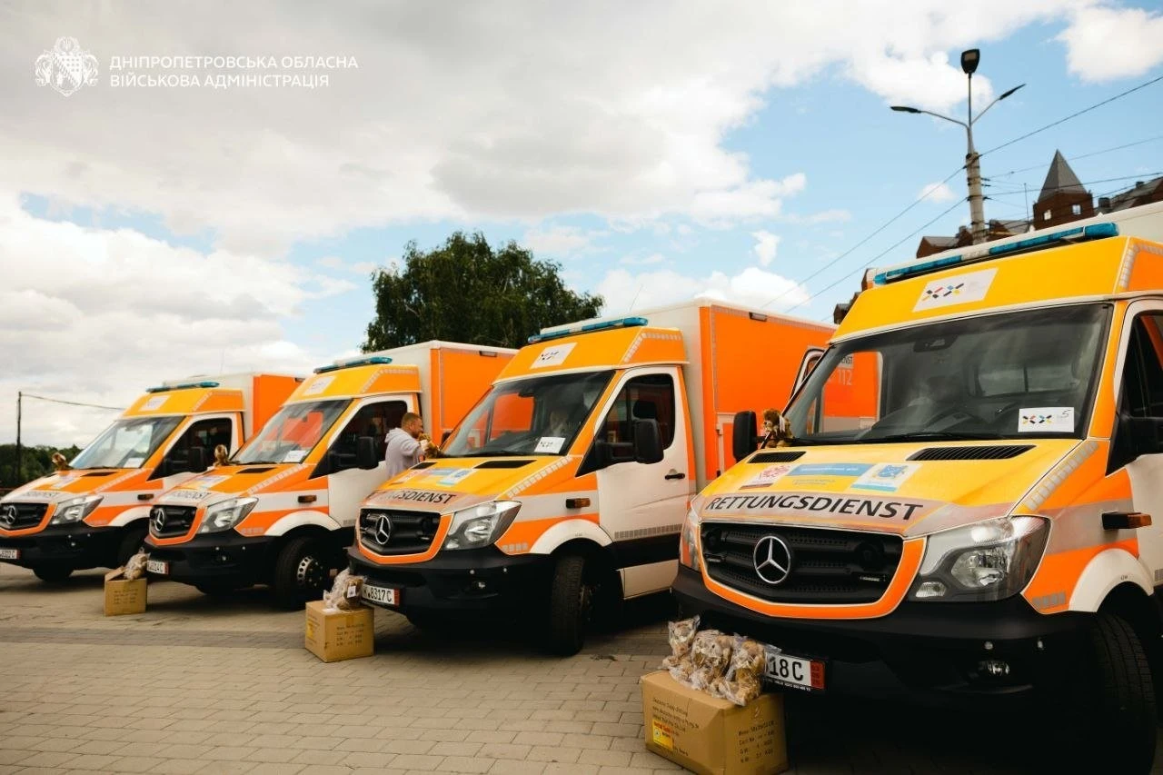 Німецькі партнери передали Дніпропетровщині заключну партію медичного транспорту