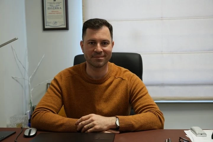 Справа про виїзд лжемузикантів: ексочільник Мінкульту Карандєєв вважає підозру безпідставною