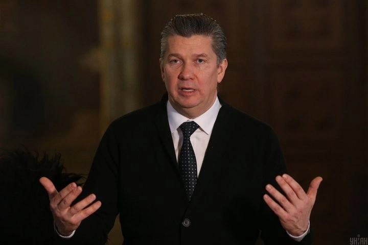 Справа про виїзд лжемузикантів: ексочільник Мінкульту Карандєєв вважає підозру безпідставною