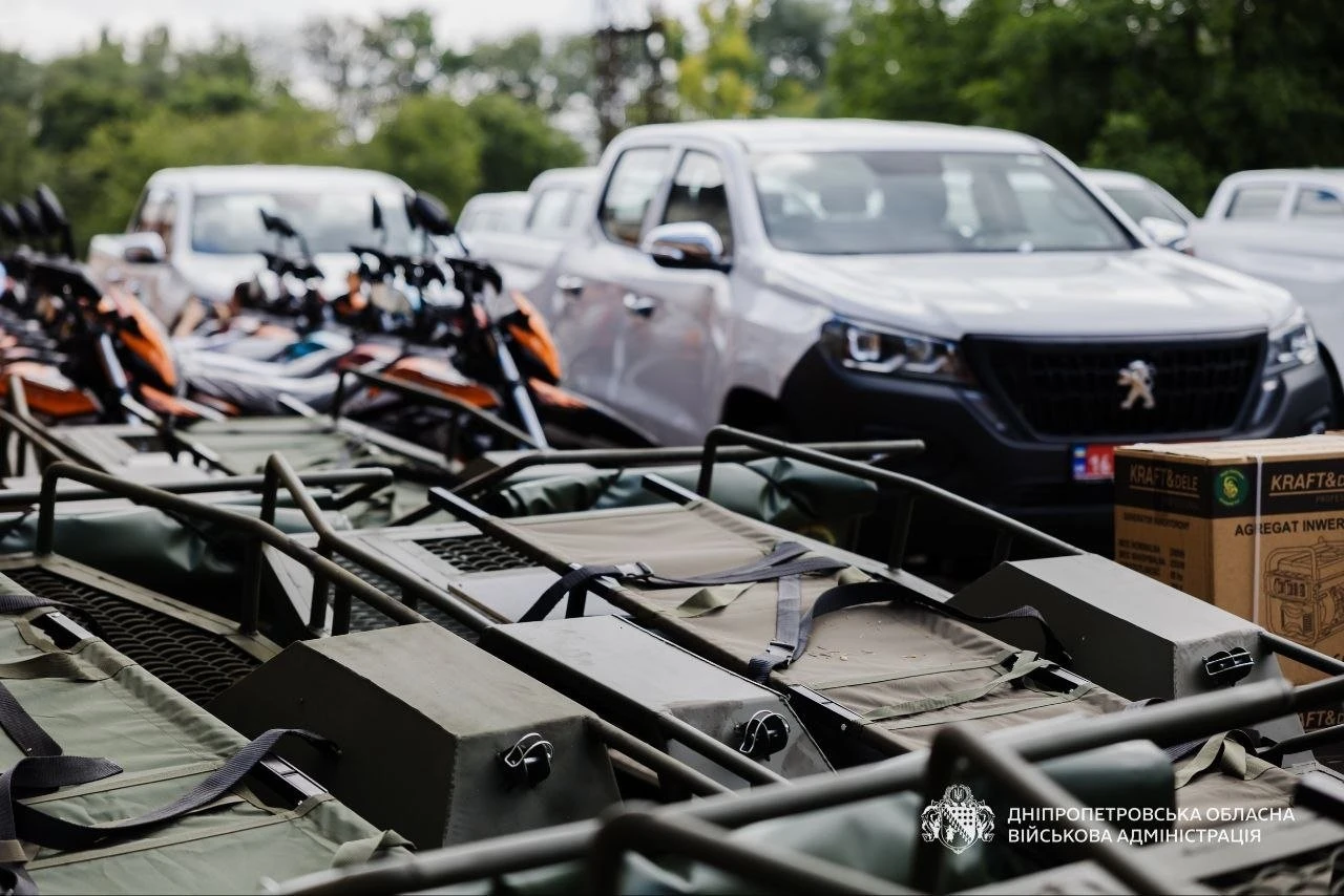 Понад 25 мільйонів гривень на армію: Кривий Ріг передав велику партію техніки для 16 військових частин